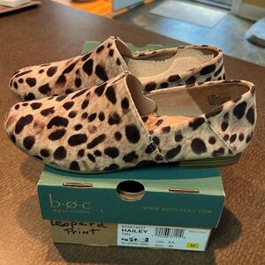 B.O.C. Cheetah leopard print Hailey faux fur texture brwntan black loafer flats